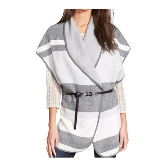 Hinge Gray and White Cape Size L No belt included - Picture 1 of 5